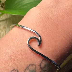 Puravida wave bracelet